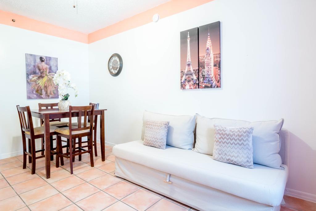 Ocean Walk Apartments ميامي بيتش المظهر الخارجي الصورة